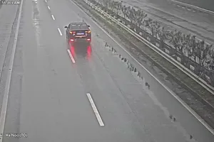 Tài xế đi ngược chiều 15km trên đường cao tốc Nội Bài - Lào Cai