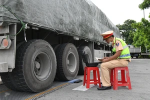 Tước phù hiệu đối với lái xe chở quá tải trên cao tốc Pháp Vân – Cầu Giẽ