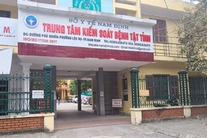 Bớt xén sinh phẩm bán cho Công ty Việt Á, 3 nhân viên CDC Nam Định bị khởi tố