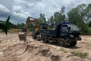 Quảng Ninh: Bắt nguyên giám đốc khai thác đất trái phép 