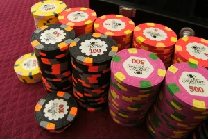 Phá sòng bài Poker tại khách sạn hạng sang ở Vĩnh Phúc, tạm giữ 22 người