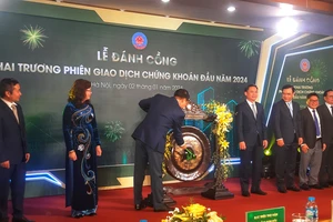 Phấn đấu nâng hạng thị trường chứng khoán Việt Nam từ "cận biên" lên "mới nổi"