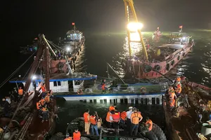 Phát hiện, xác định thêm một thi thể nạn nhân vụ lật tàu Vịnh Xanh 58