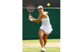 Angelique Kerber chật vật vào vòng 4