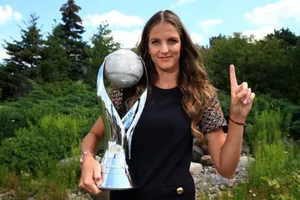 Chuyến hành trình đầu tiên với ngôi “Nữ hoàng“