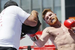 Alvarez dốc sức chuẩn bị cho trận đấu với "quái thú"