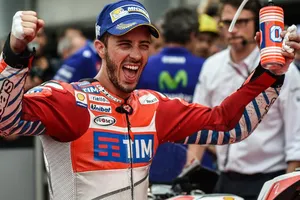 Andrea Dovizioso giành chiến thắng thứ 5 trong mùa