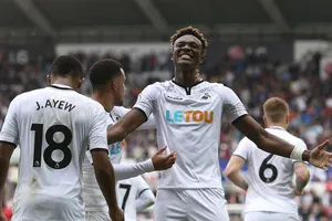 Tammy Abraham đang "gánh team" cho Swansea