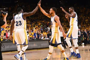 Warriors thua đau trong ngày khai mạc NBA mùa giải 2017-2018