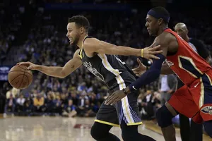 Stephen Curry nhập cuộc chậm, nhưng bùng nổ sau đó