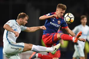 Branislav Ivanovic (trái) đang chơi rất hay trong màu áo của Zenit