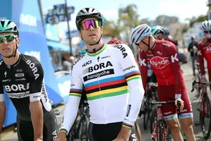 Peter Sagan trong chiếc Áo 7 sắc cầu vồng