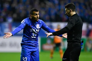 Tevez trong màu áo của Shanghai Shenhua