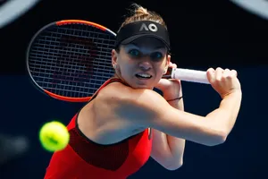 Simona Halep thắng hú vía