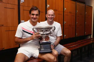 Roger Federer (trái) từng không được Gaston Gaudio đánh giá cao