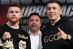 Alvarez (trái) muốn hạ knock-out Golovkin vào ngày 5-5 tới đây