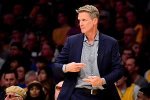 Steve Kerr mạo hiểm để các học trò tự chỉ đạo lẫn nhau