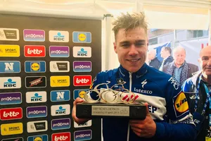 Fabio Jakobsen ăn mừng chiến thắng