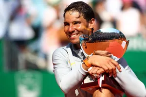 Rafael Nadal và chiếc cúp vô địch Monte Carlo Masters 2018