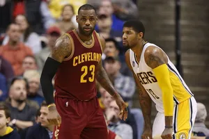 LeBron James (trái)