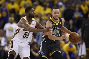 Stephen Curry (phải)