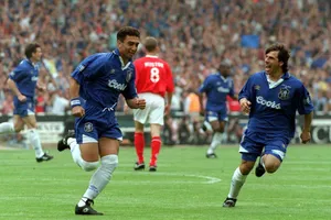 Di Matteo thời còn tung hoành với Zola trên thảm cỏ xanh ở Stamford Bridge