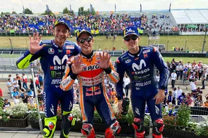 Marquez (giữa) và Rossi (trái) cùng với Vinales - 3 tay đua giành chiến thắng trên đất Đức