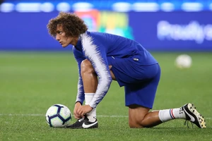 David Luiz quyết định ở lại và chiến đấu