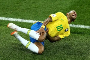 Neymar vẫn chưa bỏ tật ăn vạ