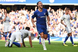 Eden Hazard đã chơi thứ bóng đá "nước chảy mây trôi" trong trận thắng Cardiff