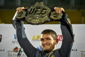 Khabib sẽ giữ đai UFC