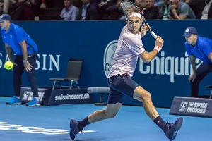 Roger Federer trong trận đấu mở màn ở Basel