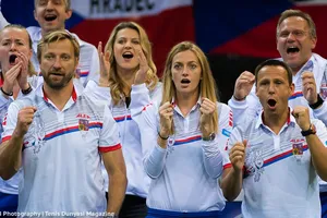 Niềm vui chiến thắng của tuyển CH Séc (ở giữa là Petra Kvitova)