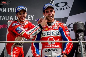 Dovizioso (trái) và Petrucci luôn có mối quan hệ thân tình từ lâu