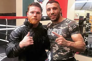 Canelo (trái) và Yildirim