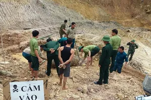 Phát hiện quả bom dài 1,2m khi đào móng nhà