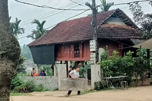 Chồng đâm chết vợ rồi tự tử 3 lần nhưng không thành
