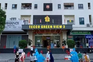 Một bác sĩ nghi mắc Covid-19, Nghệ An phong tỏa một chung cư