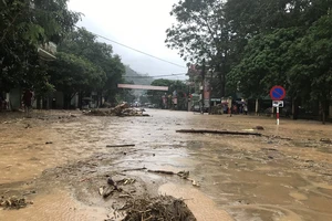 Lũ quét kinh hoàng qua Kỳ Sơn (Nghệ An) gây thiệt hại nặng, 1 cháu bé bị cuốn tử vong