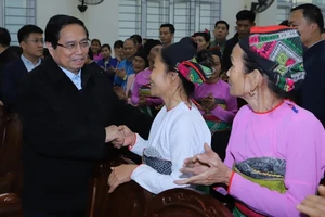 Thủ tướng Phạm Minh Chính tặng quà tết gia đình chính sách, hộ nghèo, công nhân lao động tại Thanh Hóa