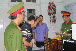 Vụ ô tô va chạm xe máy rồi lao xuống sông tại Nghệ An: Tạm giữ khẩn cấp tài xế ô tô