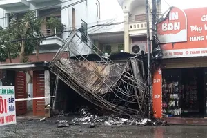 Cháy cửa hàng quần áo, một người tử vong