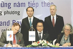 越南工商總會與美國商務協會簽訂合作協議。（圖片來源：互聯網）