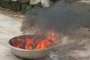 猛烈燃燒的井水。（圖片來源：青年報）