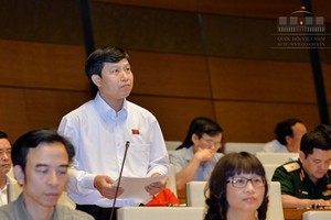 前江省代表黎光智在會議上發表意見。（圖片來源：越南國會）