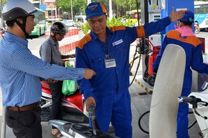 上調汽油環保稅將增加民眾的負擔。（圖片來源：晉盛）