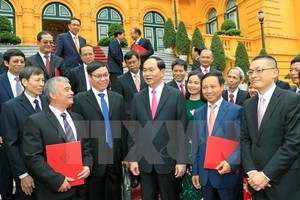 國家主席陳大光接見各新任駐外大使。（圖片來源：越南通訊社/顏創）