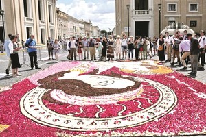 羅馬舉辦宗教花節。（圖片來源：互聯網）