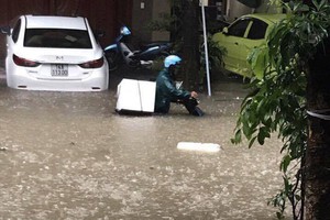 芒街市多處水淹（圖片來源：友越）