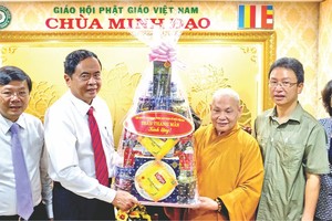 陳清敏同志看望本市各宗教單位。（圖片來源：互聯網）